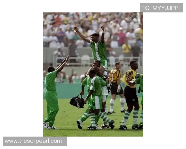 橄榄球与足球明星的辉煌历程与传奇故事探秘 橄榄球与足球明星的辉煌历程与传奇故事探秘